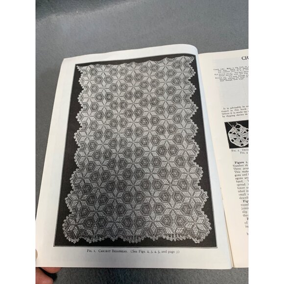 Vintage 1980 Crochet Bedspreads Pattern Book 48 pages - Picture 2 of 5